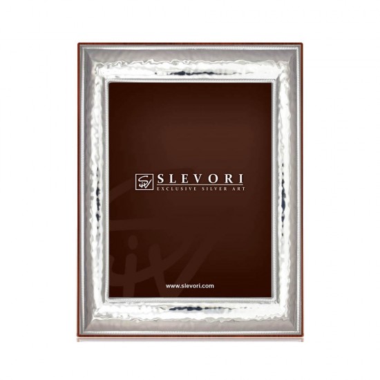 Κλασική κορνίζα με σφυρίλατο εφέ.